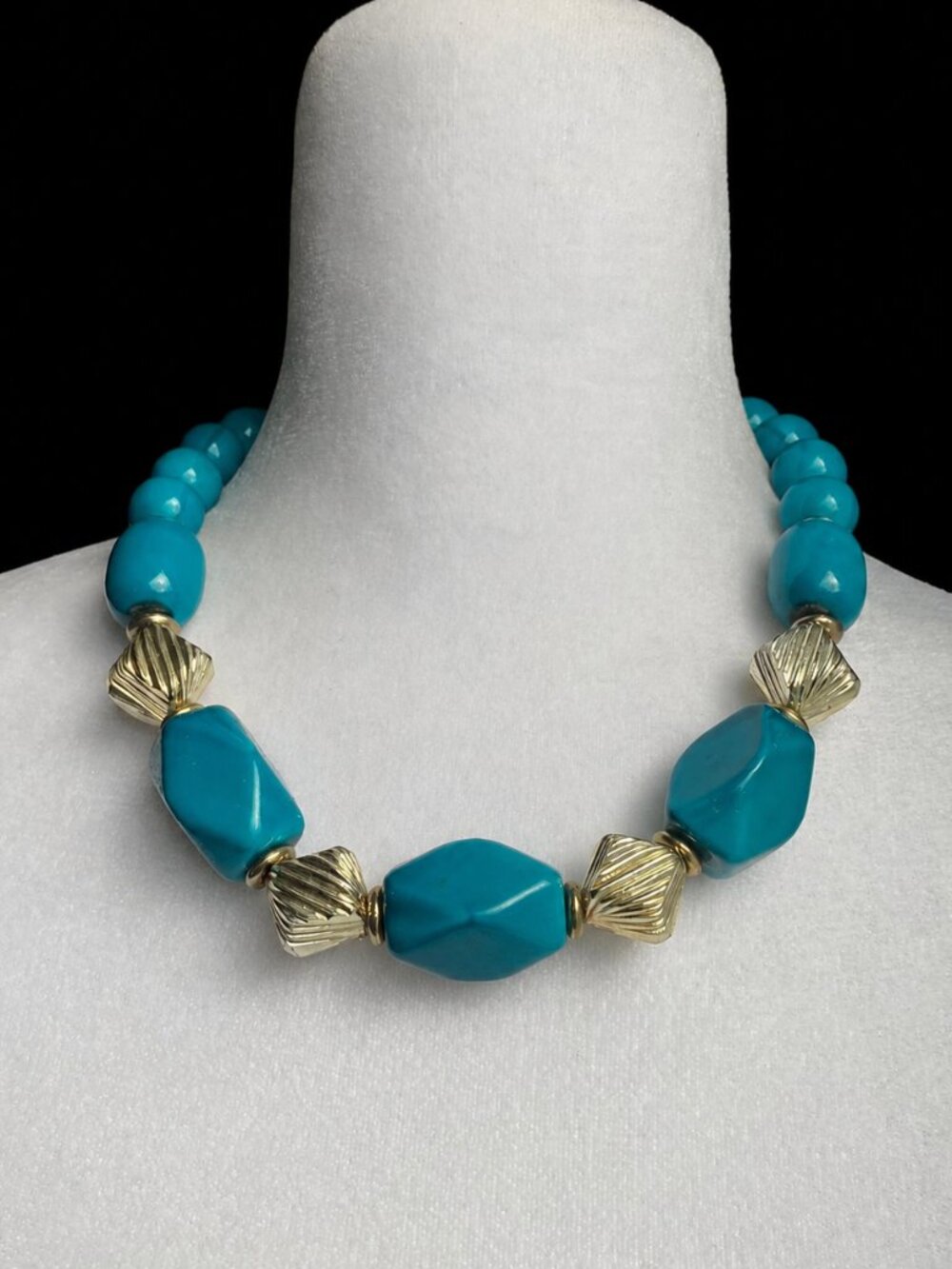 vintage 80s chunky beaded statement necklace teal blue gold tone geometric funky